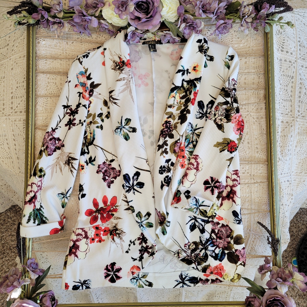 Revamped Floral Women's Cardigan - White and Multicolor